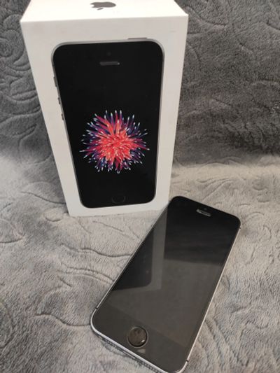 Лот: 13924487. Фото: 1. Iphone se 32gb РСТ. Space Gray... Смартфоны