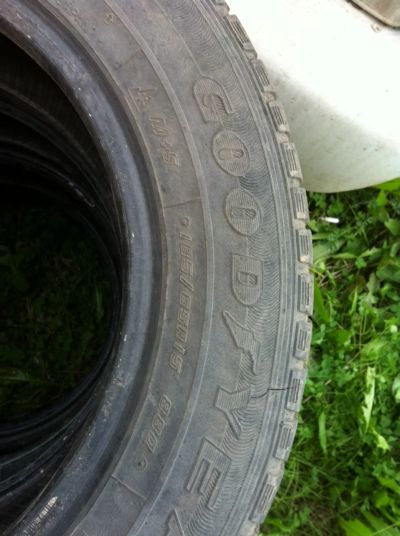 Лот: 3230918. Фото: 1. Зимняя резина Goodyear 185*65... Шины