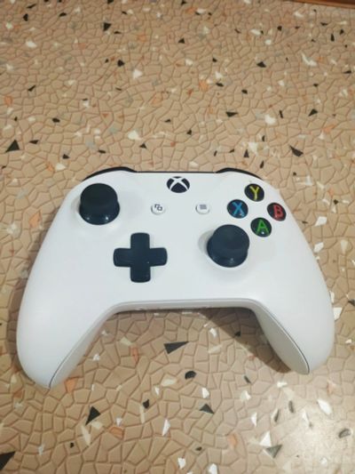 Лот: 13205781. Фото: 1. Джойстик Xbox One. Аксессуары для игровых приставок, консолей, геймпады