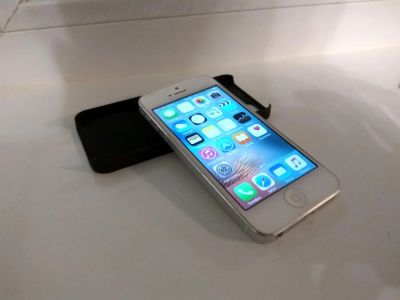 Лот: 7670047. Фото: 1. iPhone 5 32GB Белый white. Смартфоны