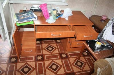 Лот: 980158. Фото: 1. Стол компьютерный. Стойки и тумбы для аппаратуры