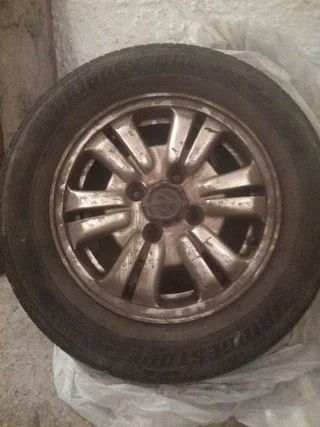 Лот: 7109463. Фото: 1. Bridgestone 205 65 R15 с литьем... Шины на дисках