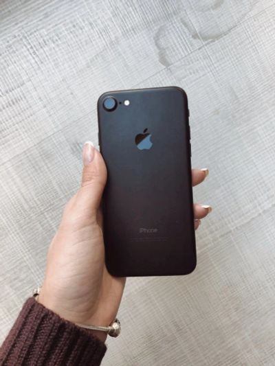 Лот: 15140136. Фото: 1. Оригинальный iPhone 7 32 gb. Смартфоны