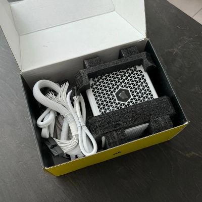 Лот: 20974107. Фото: 1. Corsair RM850 850W White Edition... Корпуса, блоки питания