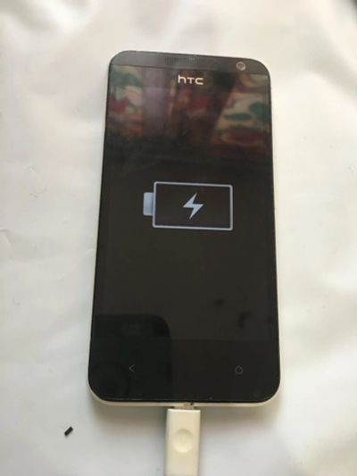 Лот: 9343351. Фото: 1. htc desire 300 white. Смартфоны