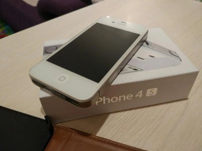 Лот: 10216522. Фото: 1. iPhone 4S 16Gb - Белый - Б/У -... Смартфоны