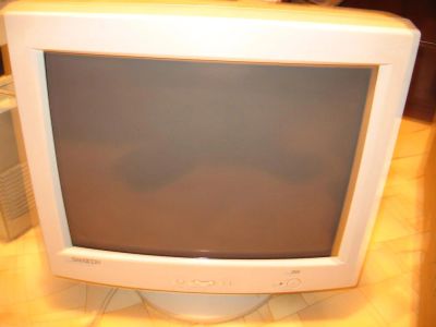 Лот: 3789522. Фото: 1. Монитор Samtron 76e. ЭЛТ-мониторы
