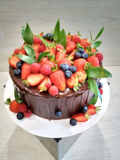 Лот: 12151780. Фото: 1. Торт со свежей ягодой. Торты, пирожные