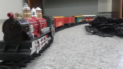 Лот: 8810443. Фото: 1. Железная дорога (Паровоз и 5 вагонов... Конструкторы