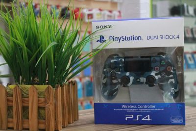 Лот: 16066516. Фото: 1. Геймпад PlayStation 4 (Синий камуфляж... Рули, джойстики