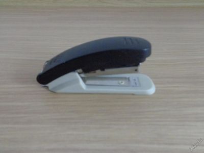 Лот: 5753853. Фото: 1. Степлер. Степлеры, дыроколы