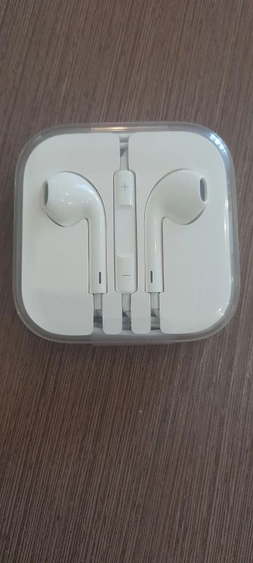 Лот: 20514693. Фото: 1. Apple EarPods с разъемом 3,5 мм. Другое (запчасти, оборудование)