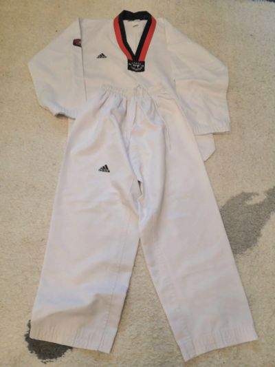 Лот: 18090336. Фото: 1. Кимоно для тхэквондо Adidas 150... Форма