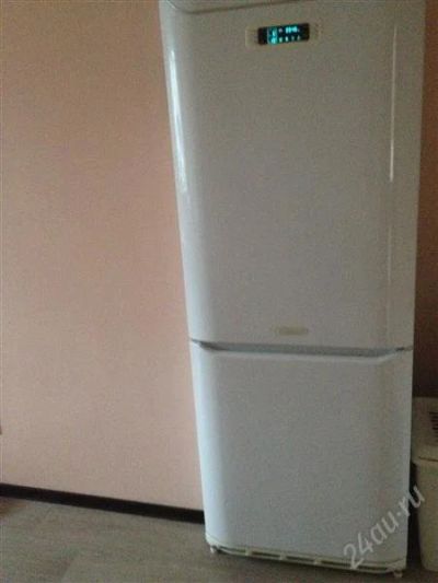 Лот: 2166546. Фото: 1. Холодильник Ariston. Холодильники, морозильные камеры