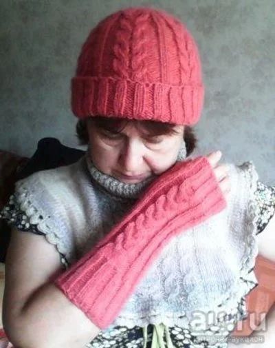 Лот: 10433519. Фото: 1. Шапка и митенки. Теплый подарок... Подарки на 8 марта