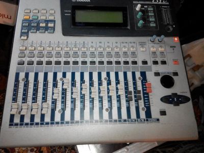 Лот: 4943717. Фото: 1. Yamaha V01 цена снижается. Микшеры, предусилители, микрофонные эффекты