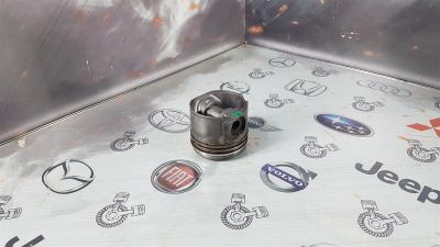 Лот: 23589728. Фото: 1. Поршень BMW 320d M47D20 11252247502. Двигатель и элементы двигателя