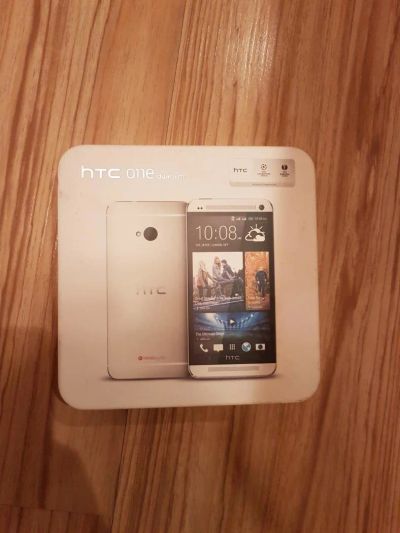 Лот: 10855551. Фото: 1. HTC One Dual Sim Silver 32 GB. Кнопочные мобильные телефоны