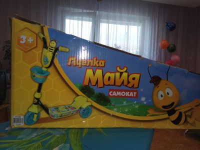 Лот: 10501715. Фото: 1. Самокат пчелка Майя. Роликовые коньки, скейтборды, самокаты