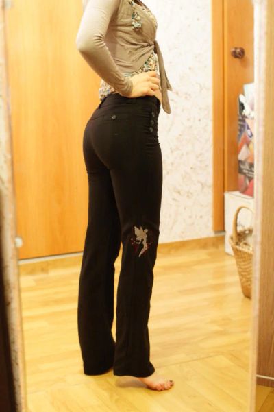 Лот: 4873909. Фото: 1. Брюки женские с вышивкой. Брюки, шорты