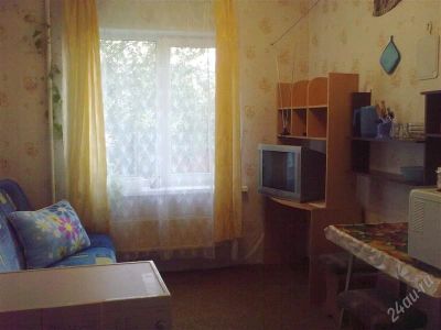 Лот: 1908609. Фото: 1. Сдам гостинку посуточно в Роще. Квартиры, студии
