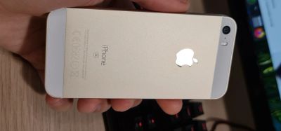 Лот: 17088520. Фото: 1. IPhone se 32gb white. Смартфоны