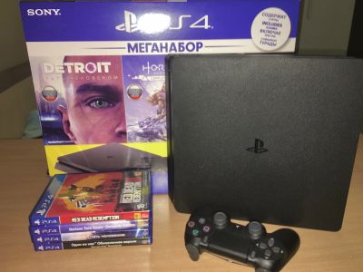 Лот: 15288379. Фото: 1. PlayStation 4 Slim 1Tb + 4 игры... Игровые приставки, консоли