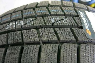 Лот: 10048000. Фото: 1. 215/65R16 Hankook Winter i*cept... Шины