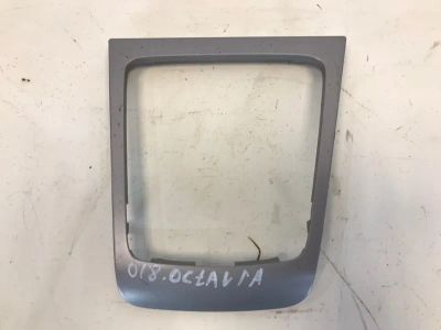Лот: 21708408. Фото: 1. накладка консоли кпп Skoda Octavia... Трансмиссия