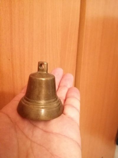 Лот: 14925697. Фото: 1. Старинный колокол из бронзы из... Предметы интерьера и быта