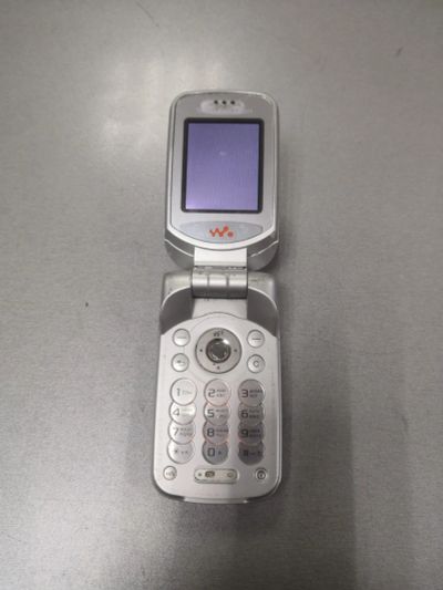 Лот: 21340232. Фото: 1. Sony Ericsson W300i bst-33 белый... Кнопочные мобильные телефоны