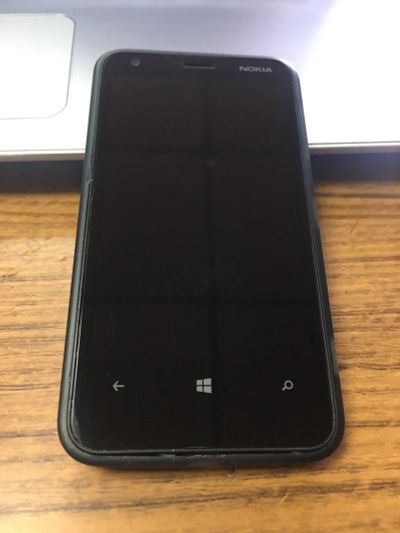 Лот: 13273350. Фото: 1. Nokia Lumia 620 не включается. Кнопочные мобильные телефоны