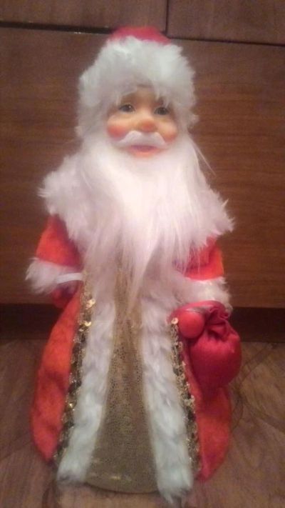 Лот: 10848297. Фото: 1. Кукла Дед Мороз. Гирлянды, шарики, новогодние аксессуары