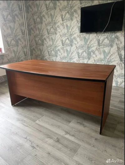 Лот: 25886661. Фото: 1. Стол офисный. Столы, стулья, обеденные группы