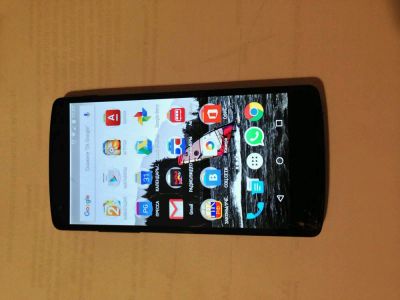 Лот: 6903543. Фото: 1. NEXUS 5 (разбито стекло,но телефон... Смартфоны
