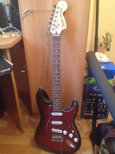 Лот: 4315643. Фото: 1. fender squier stratocaster. Гитары