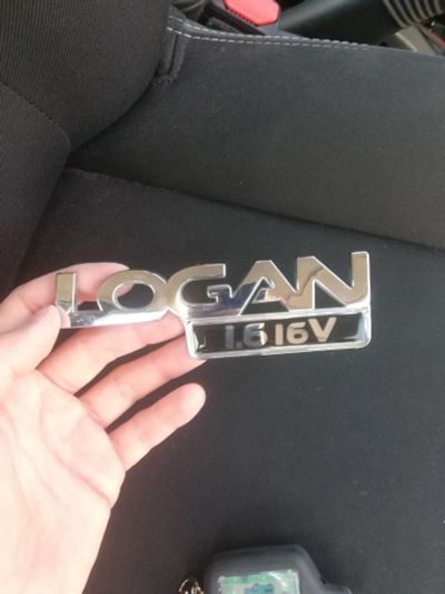 Лот: 12282364. Фото: 1. Эмблема "Logan 1,6 16V" задняя... Детали тюнинга