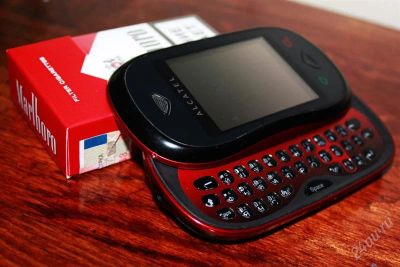 Лот: 1366156. Фото: 1. Alcatel One Touch. Кнопочные мобильные телефоны