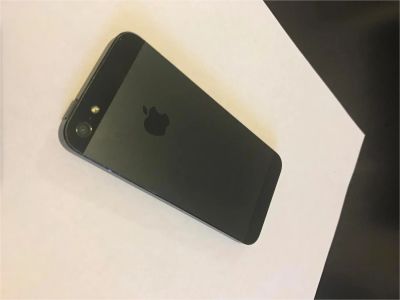 Лот: 9080361. Фото: 1. Iphone 5, 32 GB, Черный + Чехол. Смартфоны