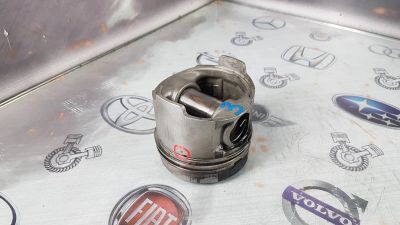 Лот: 23587839. Фото: 1. Поршень Nissan Navara TD25Ti 120103S900. Двигатель и элементы двигателя