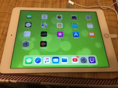 Лот: 12773212. Фото: 1. Apple iPad Air 2 silver 16gb wi-fi. Планшеты