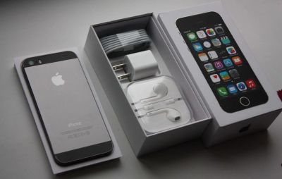 Лот: 11563567. Фото: 1. iPhone 5S (гарантия-год). Кнопочные мобильные телефоны