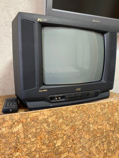 Лот: 23534754. Фото: 1. Телевизор JVC 14’’ с кронштейном. Телевизоры