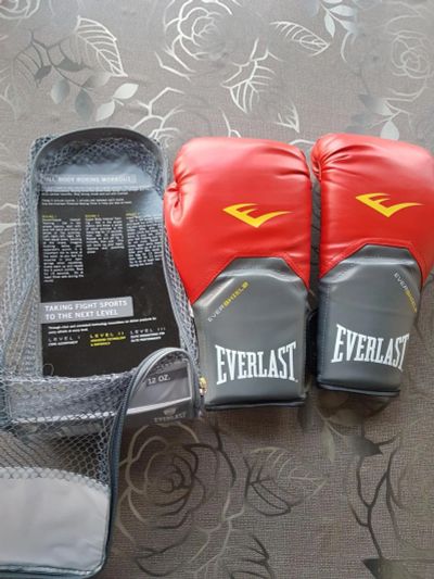 Лот: 8496289. Фото: 1. Перчатки тренировочные Everlast... Перчатки