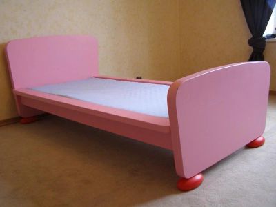 Лот: 9008770. Фото: 1. Кровать розовая Маммут Икея. Комплекты детской мебели