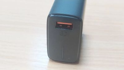 Лот: 24419155. Фото: 1. Блок питания QOOVI 18 Вт USB зарядное... Зарядные устройства, блоки питания, адаптеры сетевые для смартфонов