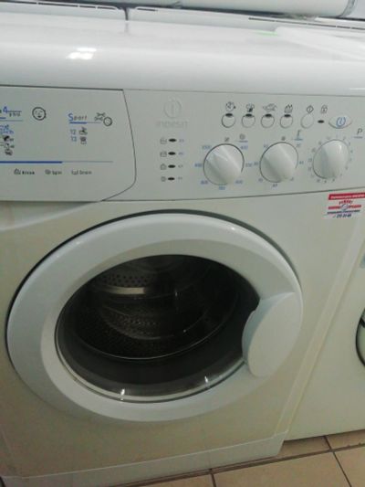 Лот: 14824825. Фото: 1. Стиральная машина Indesit WIL105. Стиральные машины