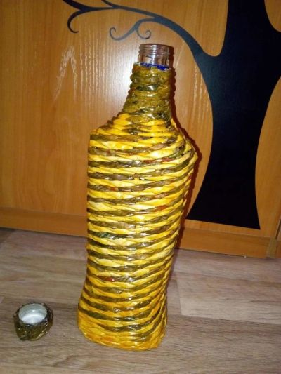 Лот: 9391943. Фото: 1. бутылка оплетенная бумажной лозой... Плетение из лозы, лыка, бересты