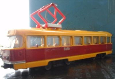 Лот: 9056495. Фото: 1. Модель трамвая Tatra-T3 SU 1:43. Автомоделизм