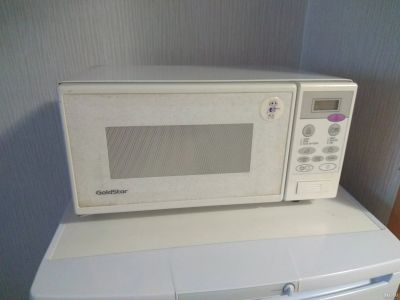 Лот: 16068175. Фото: 1. Микроволновая печь Goldstar. Микроволновки, мини-печи